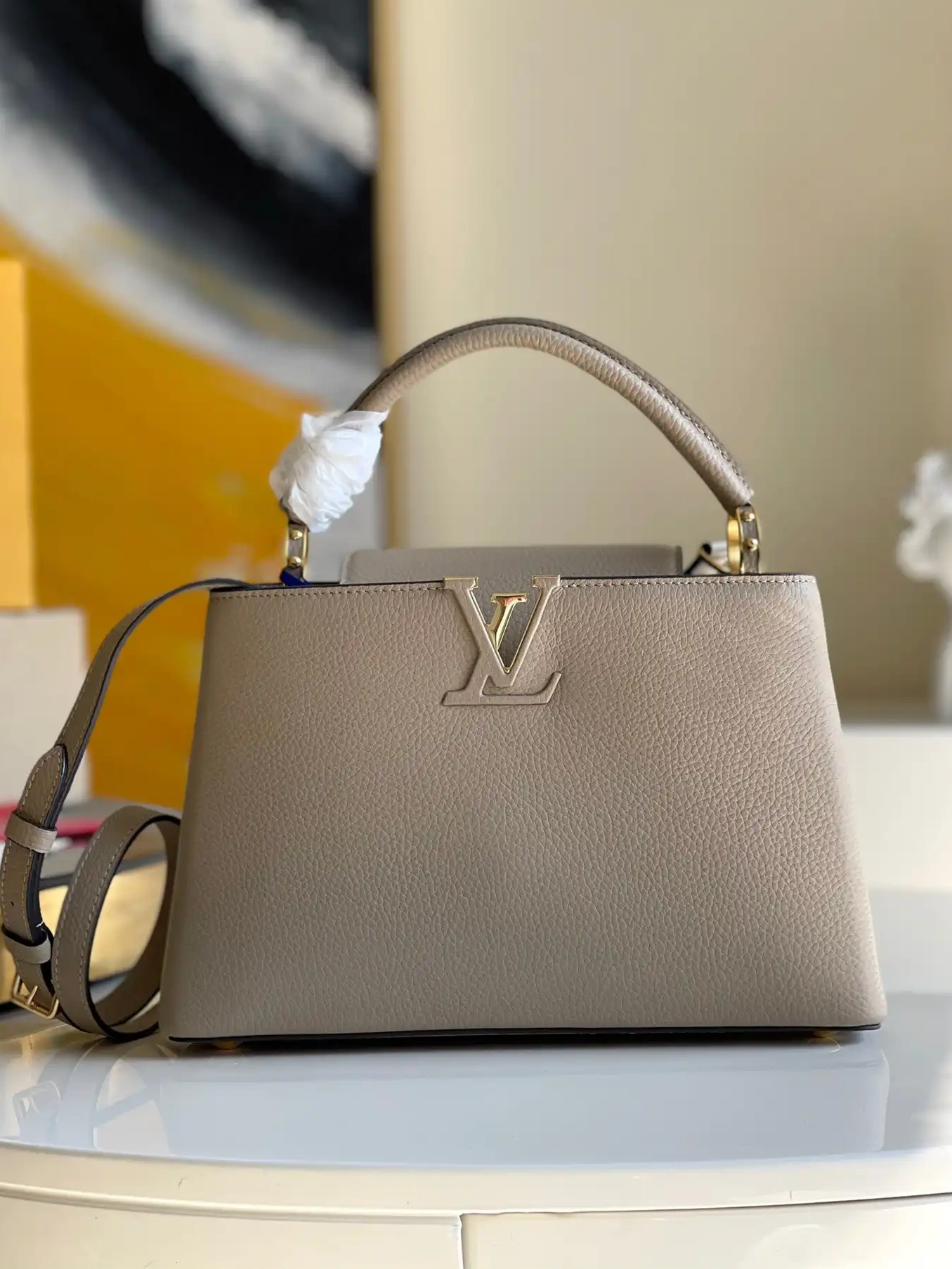 LOUIS CAPUCINES VUITTON MM 0524